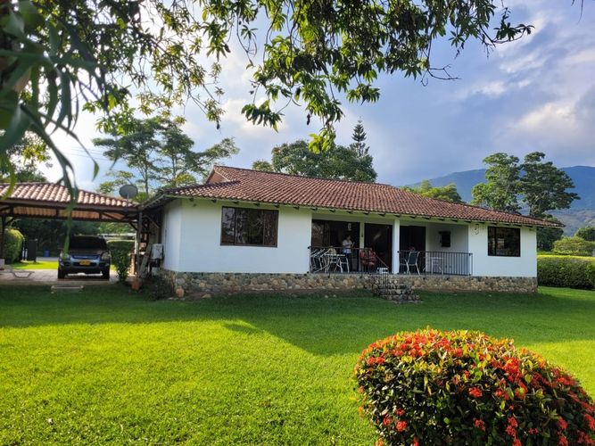 Casa de 3 alcobas en venta en Las Mercedes, Jamundí, 222 m² · foto 2 de 24