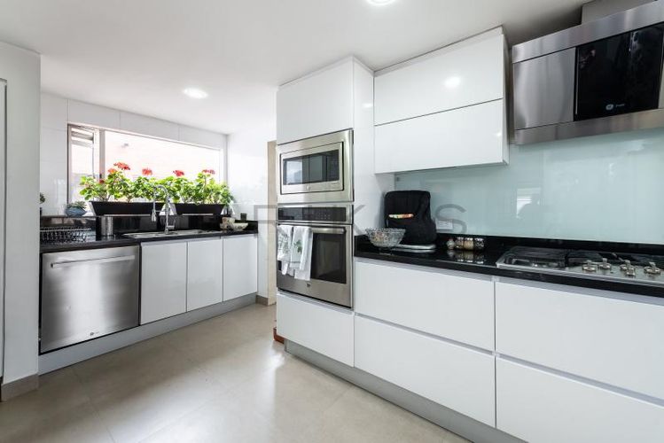 Apartamento en venta en Santa Barbara Occidental, Bogotá · foto 5 de 16