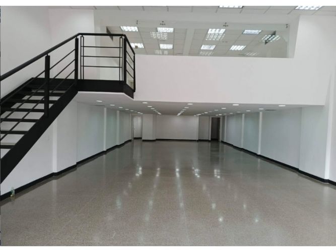Oficina en arriendo en Cristo Rey, Medellín, 316 m² · foto 2 de 8