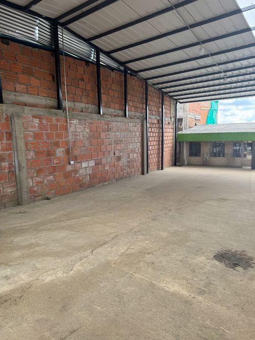 Bodega en venta en Frailes, Dosquebradas, 360 m² · foto 2 de 11