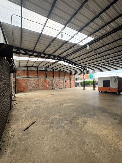 Bodega en venta en Frailes, Dosquebradas, 360 m² · foto 3 de 11