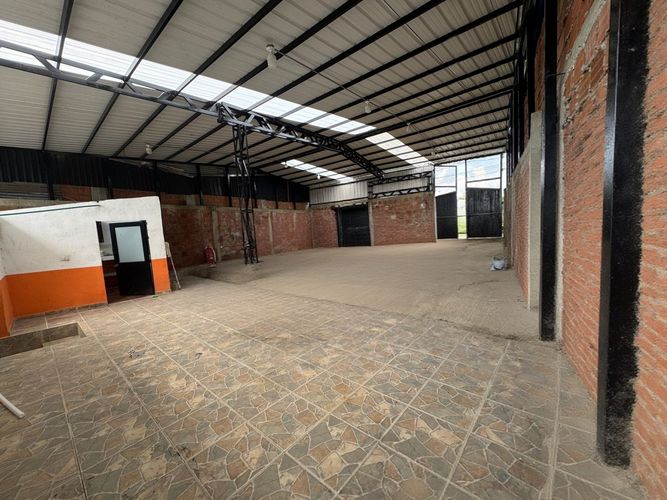 Bodega en venta en Frailes, Dosquebradas, 360 m² · foto 4 de 11