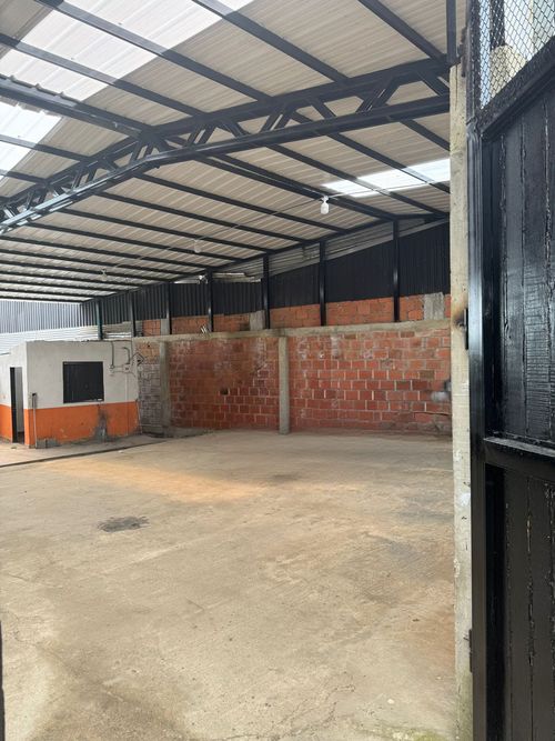 Bodega en venta en Frailes, Dosquebradas, 360 m² · foto 5 de 11