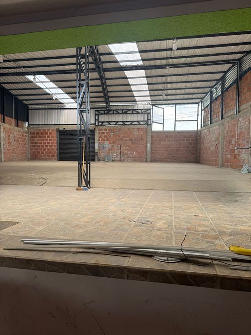 Bodega en venta en Frailes, Dosquebradas, 360 m² · foto 8 de 11