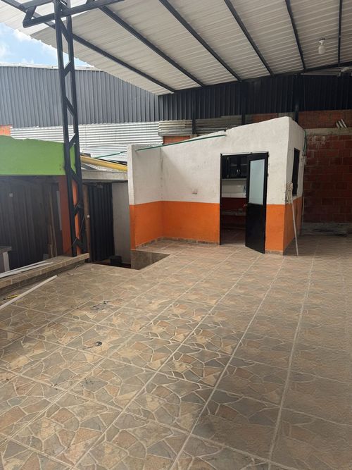 Bodega en venta en Frailes, Dosquebradas, 360 m² · foto 9 de 11