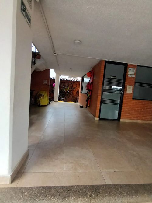 Casa de 4 alcobas en venta en Ub. Prados De San Andres, Funza, 80 m² · foto 2 de 17