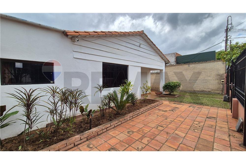 CASA EN VENTA LAMBARE A PASOS DEL CENTURY PLAZA S.C — foto 2
