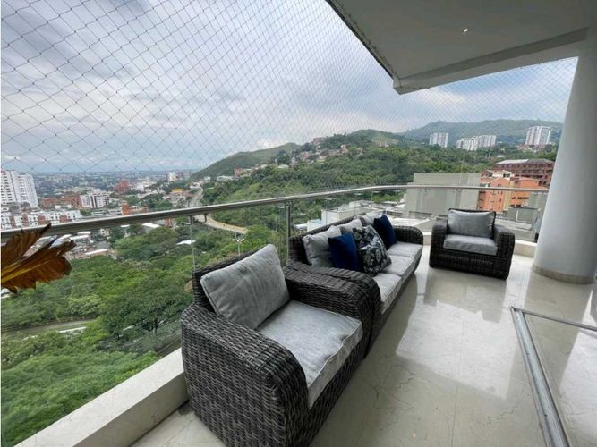 Apartamento de 3 alcobas en venta en Bellavista, Cali, 378 m² · foto 2 de 24