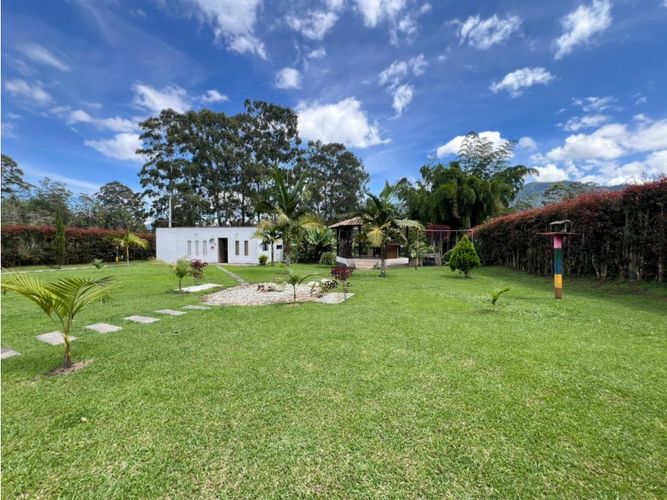 Finca en venta en El Tambo, La Ceja, 400 m² · foto 2 de 18