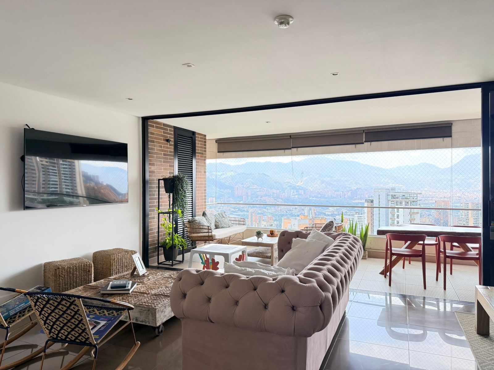 Apartamento en arriendo en El Poblado, Medellín · foto 3 de 17