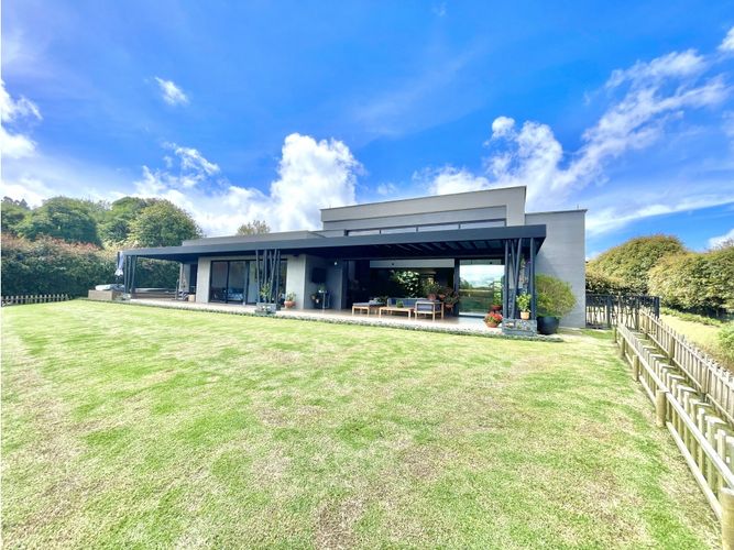 Casa de 4 alcobas en venta en Las Palmas, Envigado, 418 m² · foto 2 de 24