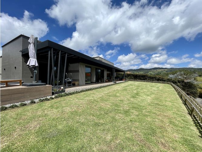 Casa de 4 alcobas en venta en Las Palmas, Envigado, 418 m² · foto 3 de 24