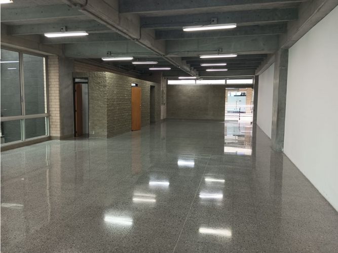Oficina en arriendo en La Aguacatala, Medellín, 215 m² · foto 2 de 7