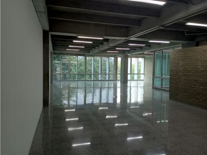 Oficina en arriendo en La Aguacatala, Medellín, 215 m² · foto 3 de 7