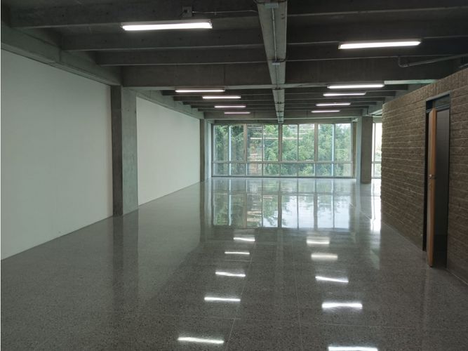 Oficina en arriendo en La Aguacatala, Medellín, 215 m² · foto 4 de 7