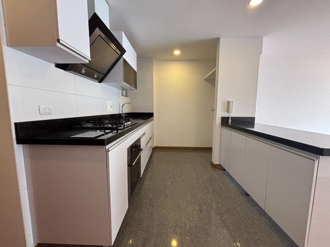 Apartamento en venta en Santa Barbara Central, Bogotá · foto 6 de 22