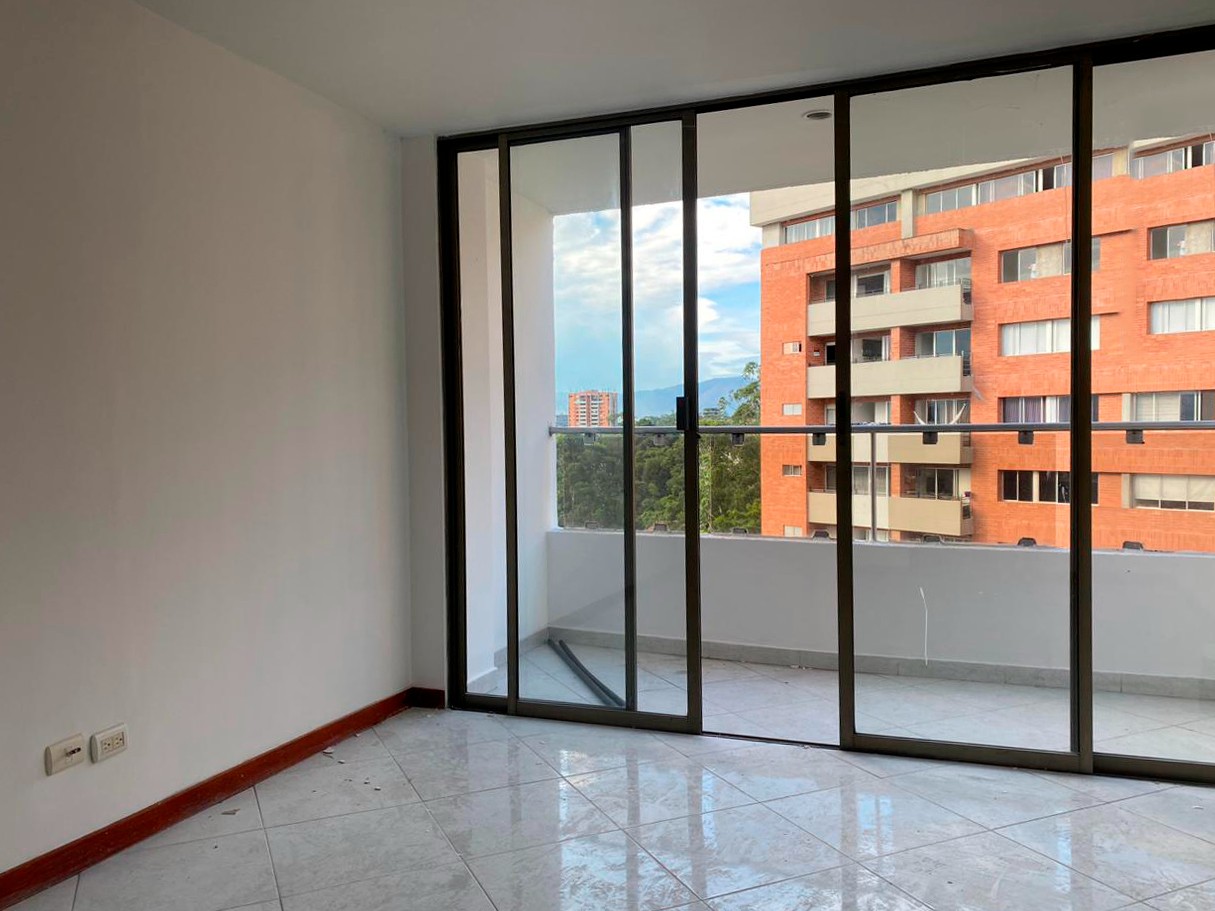 Apartamento en arriendo en Loma Benedictinos, Envigado · foto 2 de 14