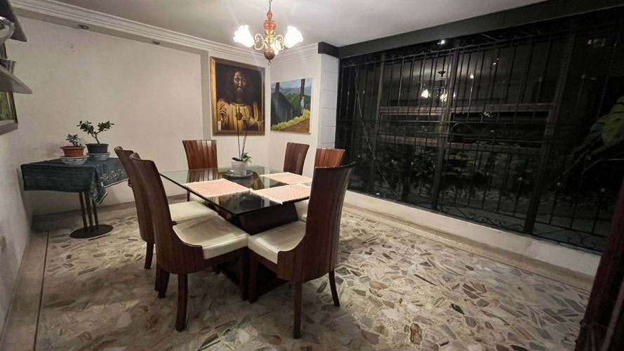Apartamento de 3 alcobas en venta en Arboledas, Cali, 150 m² · foto 2 de 16