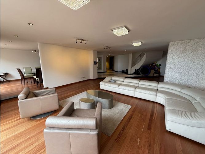 Apartamento de 4 alcobas en venta en Los Rosales, Bogotá, 650 m² · foto 4 de 24