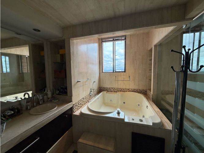 Apartamento de 4 alcobas en venta en Los Rosales, Bogotá, 650 m² · foto 12 de 24