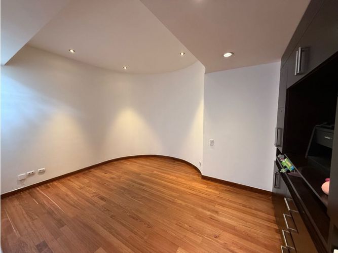 Apartamento de 4 alcobas en venta en Los Rosales, Bogotá, 650 m² · foto 18 de 24