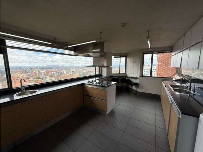 Apartamento de 4 alcobas en venta en Los Rosales, Bogotá, 650 m² · foto 22 de 24