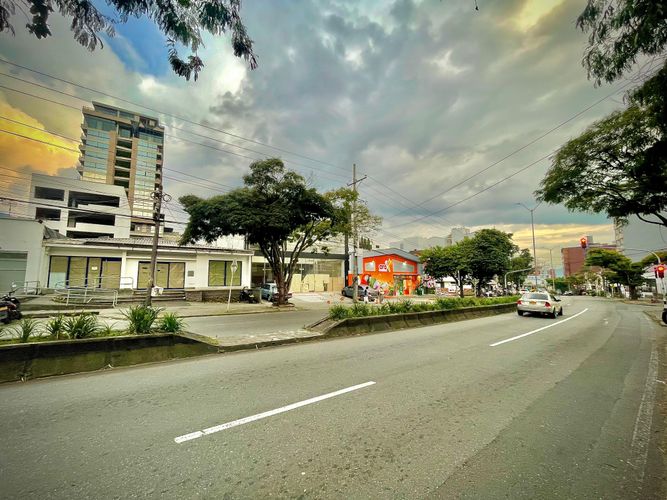 Local en venta en La Castellana, Armenia, 338 m² · foto 2 de 6