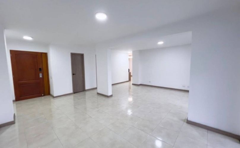 Apartamento de 3 alcobas en venta en La Flora, Cali, 206 m² · foto 3 de 24