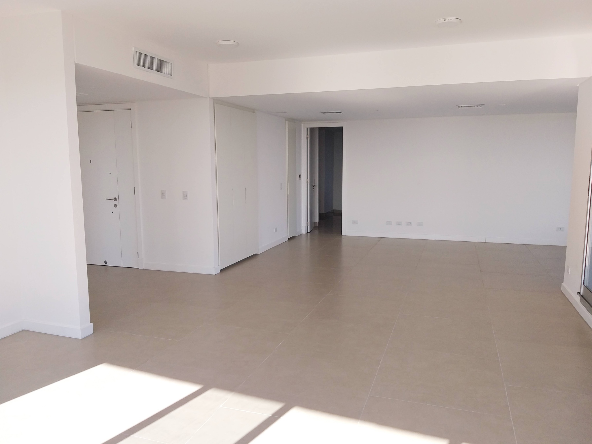 Alquilo amplio departamento en el Edificio Palacio de los Patos — foto 3