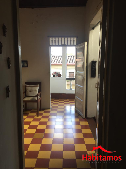 Casa de 7 alcobas en venta en Boston, Medellín, 367 m² · foto 3 de 10