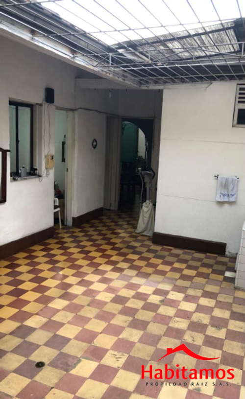 Casa de 7 alcobas en venta en Boston, Medellín, 367 m² · foto 5 de 10