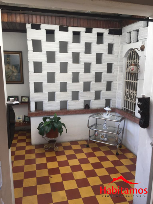 Casa de 7 alcobas en venta en Boston, Medellín, 367 m² · foto 6 de 10