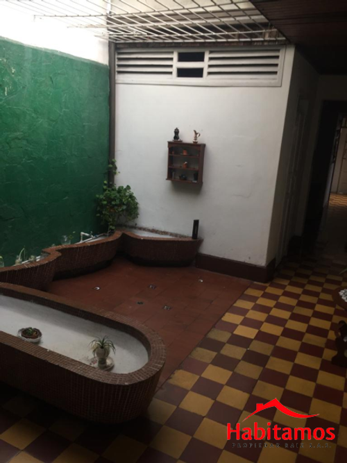 Casa de 7 alcobas en venta en Boston, Medellín, 367 m² · foto 8 de 10