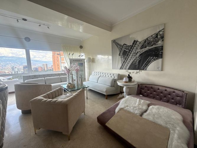 Apartamento de 3 alcobas en arriendo en El Diamante No. 2, Medellín, 250 m² · foto 2 de 15