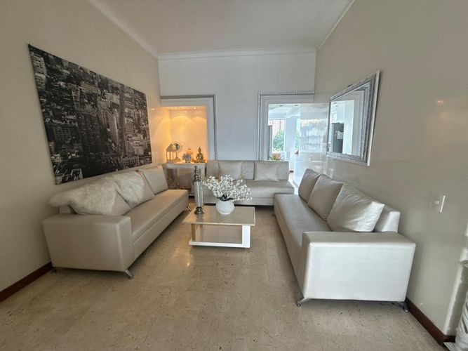 Apartamento de 3 alcobas en arriendo en El Diamante No. 2, Medellín, 250 m² · foto 3 de 15