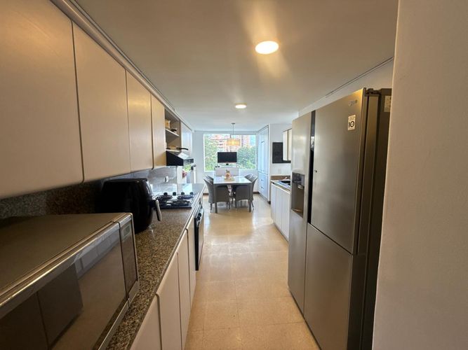 Apartamento de 3 alcobas en arriendo en El Diamante No. 2, Medellín, 250 m² · foto 4 de 15