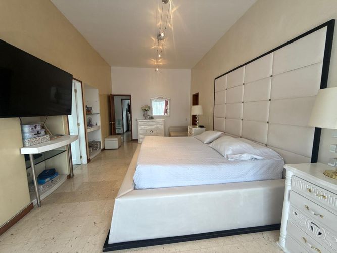 Apartamento de 3 alcobas en arriendo en El Diamante No. 2, Medellín, 250 m² · foto 8 de 15
