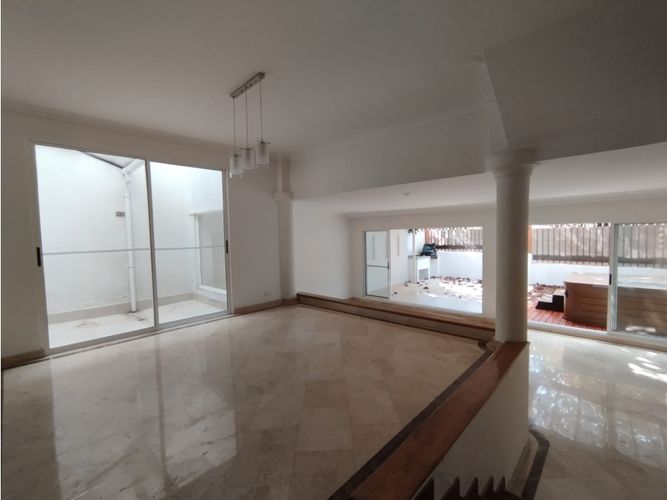 Casa de 3 alcobas en venta en El Diamante No. 2, Medellín, 229 m² · foto 4 de 24