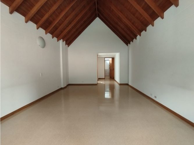 Casa de 3 alcobas en venta en El Diamante No. 2, Medellín, 229 m² · foto 13 de 24
