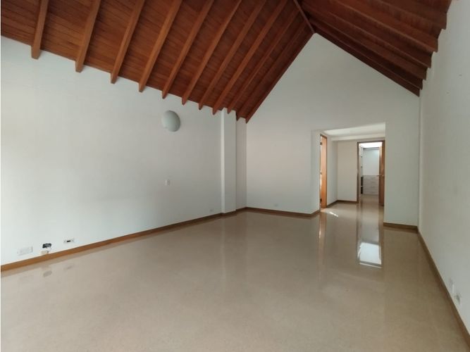 Casa de 3 alcobas en venta en El Diamante No. 2, Medellín, 229 m² · foto 14 de 24