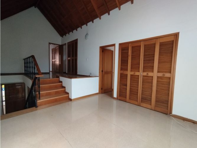 Casa de 3 alcobas en venta en El Diamante No. 2, Medellín, 229 m² · foto 16 de 24