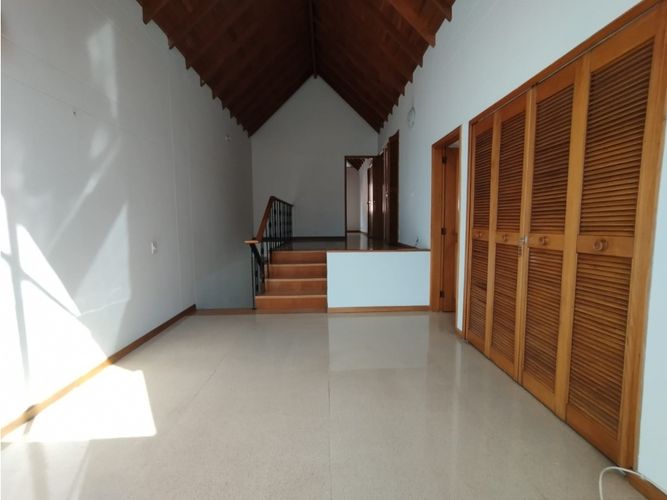 Casa de 3 alcobas en venta en El Diamante No. 2, Medellín, 229 m² · foto 17 de 24