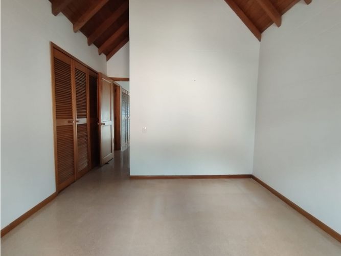 Casa de 3 alcobas en venta en El Diamante No. 2, Medellín, 229 m² · foto 22 de 24