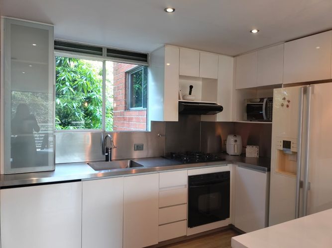 Apartamento de 2 alcobas en arriendo en El Poblado, Medellín, 114 m² · foto 5 de 17