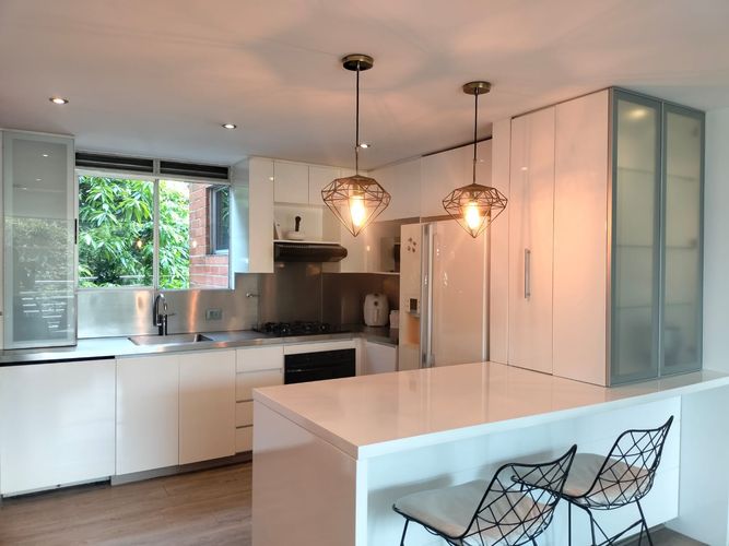 Apartamento de 2 alcobas en arriendo en El Poblado, Medellín, 114 m² · foto 6 de 17
