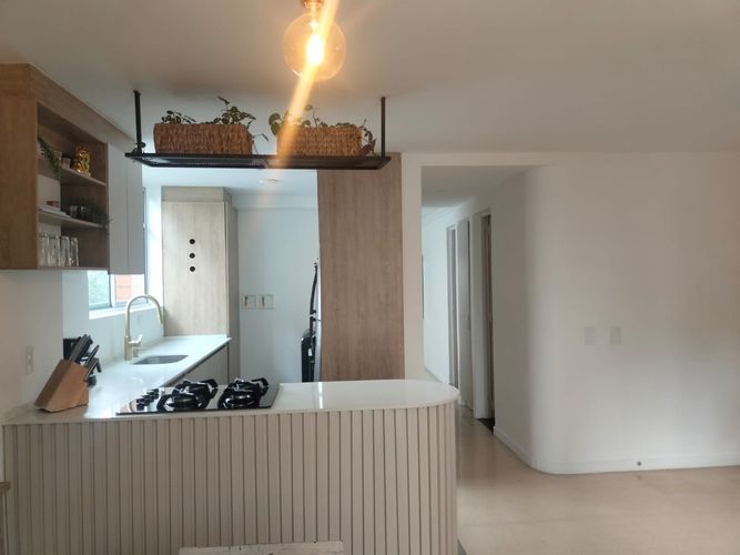 Apartamento de 2 alcobas en arriendo en El Poblado, Medellín, 75 m² · foto 3 de 16
