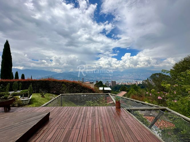 Casa de 3 alcobas en venta en Altos Del Poblado, Medellín, 450 m² · foto 2 de 24