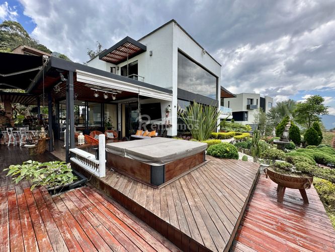 Casa de 3 alcobas en venta en Altos Del Poblado, Medellín, 450 m² · foto 4 de 24