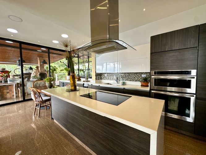 Casa de 3 alcobas en venta en Altos Del Poblado, Medellín, 450 m² · foto 5 de 24