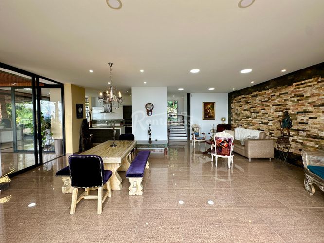 Casa de 3 alcobas en venta en Altos Del Poblado, Medellín, 450 m² · foto 8 de 24